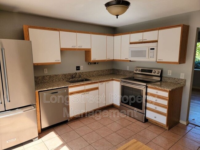 Building Photo - 780 SE Marion Ave