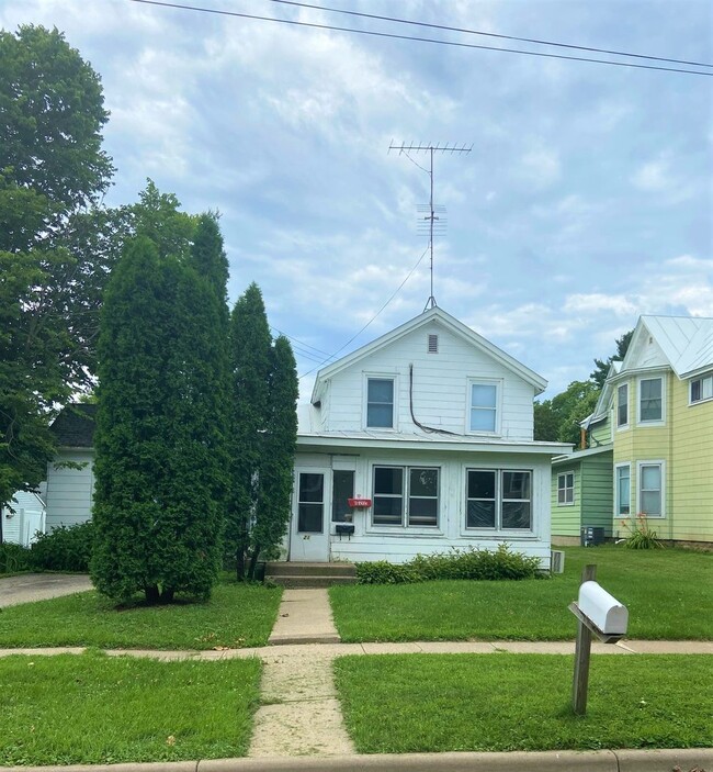 Building Photo - 5 bedroom single family home in great Vill...