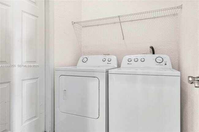 Building Photo - 2332 SE 16th Pl