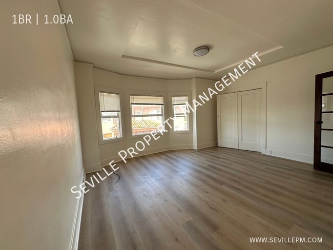 Building Photo - 5742 Kingsley Cir