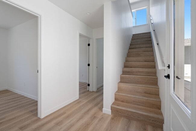 Building Photo - AVAILABLE FOR 2026-2027 SCHOOL YEAR...14 B...