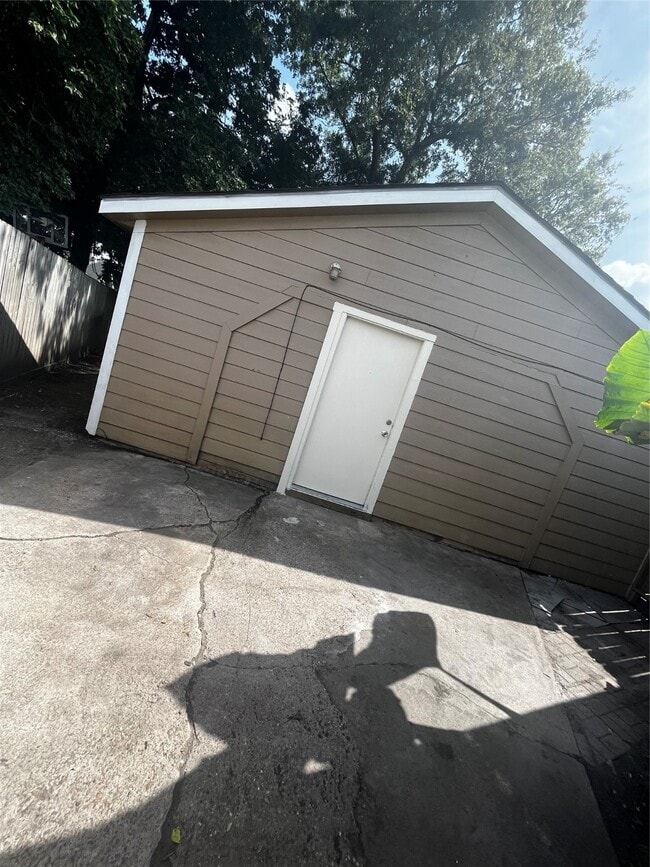 Primary Photo - 1407 Lamesa Ave