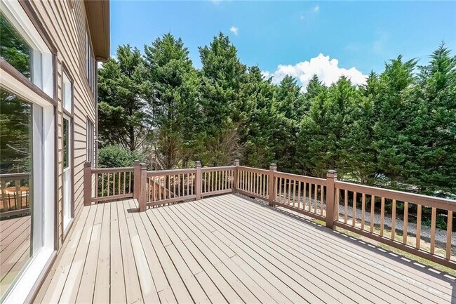 Building Photo - 2381 Walkers Glen Ln NE