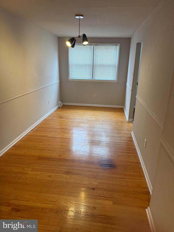 Building Photo - 320 Ripka St