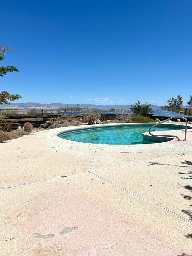 Building Photo - Serene 3 Bedroom 1.5 Bath with Pool and Solar