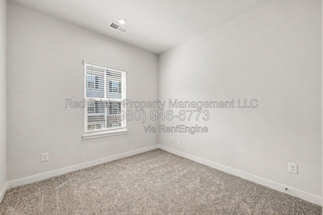 Building Photo - 9342 Mallard Mls Dr