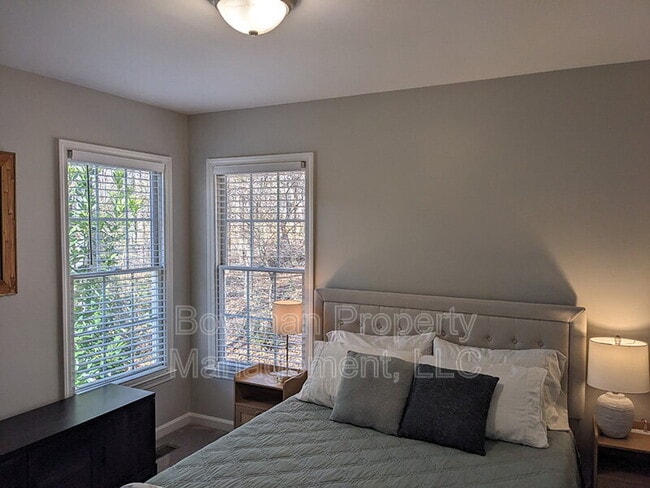 Building Photo - 180 Twin Creek Ct