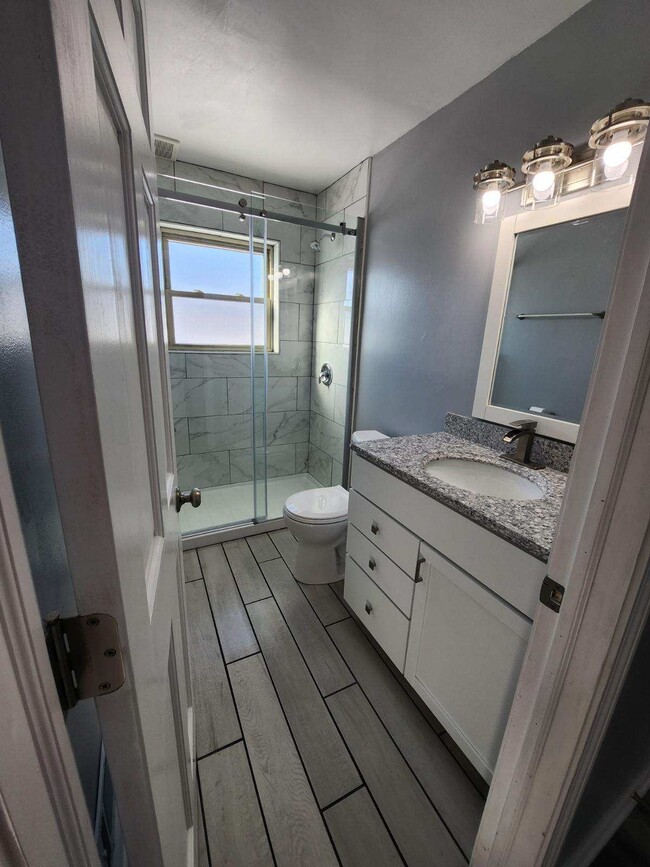 bathroom - 3059 W Ruskin Ct