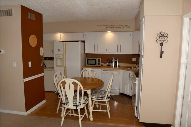 Building Photo - 8209 Sun Spring Cir