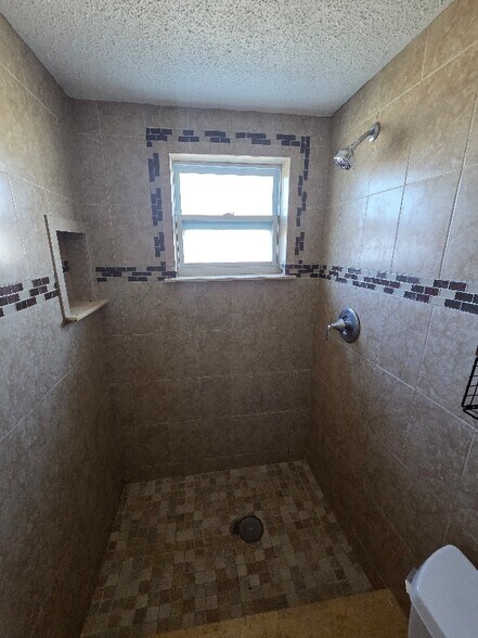 Building Photo - 7205 Rockwood Dr