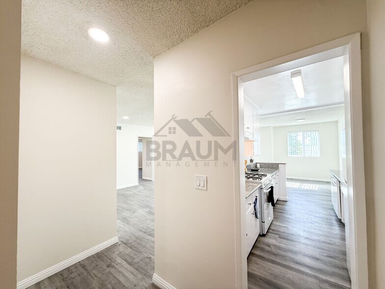 Building Photo - 6039 Whitsett Ave