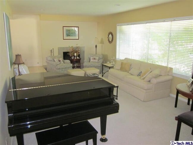 Building Photo - 2716 Ridgepine Dr