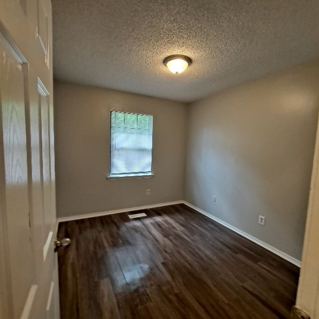 Building Photo - 3785 Walsingham Dr