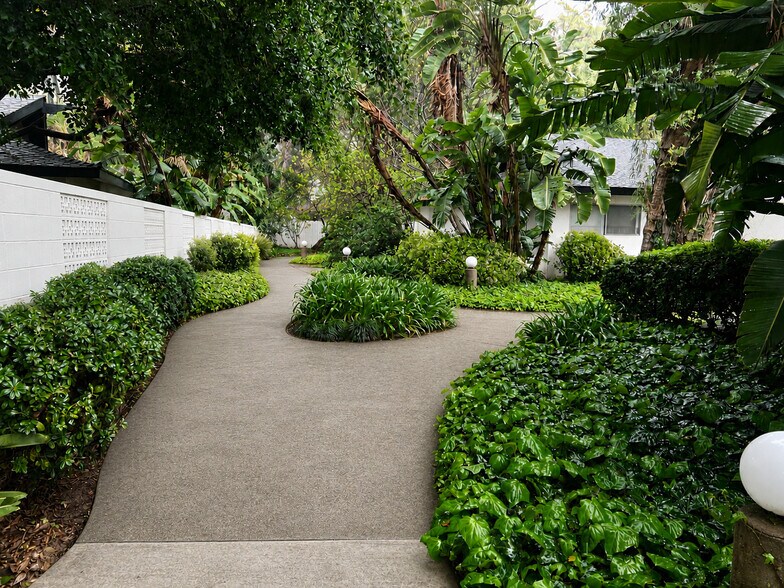 Hana Kiki Pathway 2 - Hanakiki Garden Apartments
