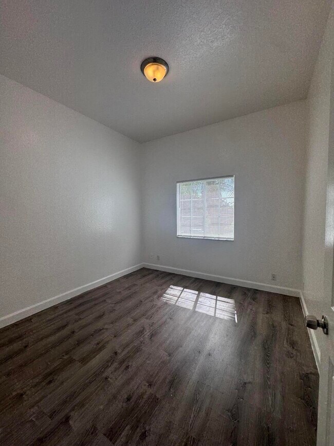 Building Photo - 1161 Colonial Palms Way