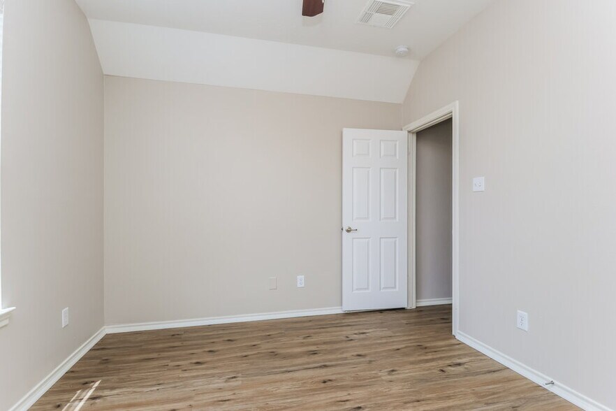 Building Photo - 4939 Forest Hurst Dr