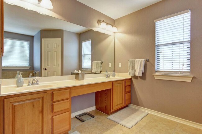 Building Photo - 408 Island Oak Dr