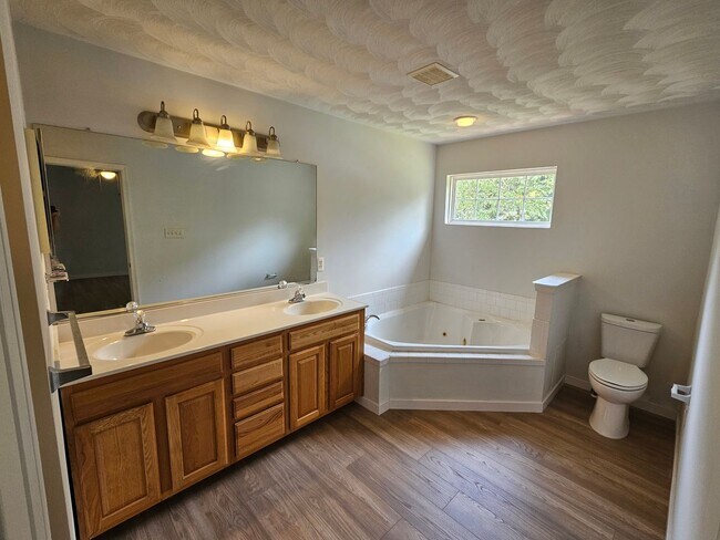 Building Photo - Newly Renovated Two-Story 4BR/2.5BA Home -...