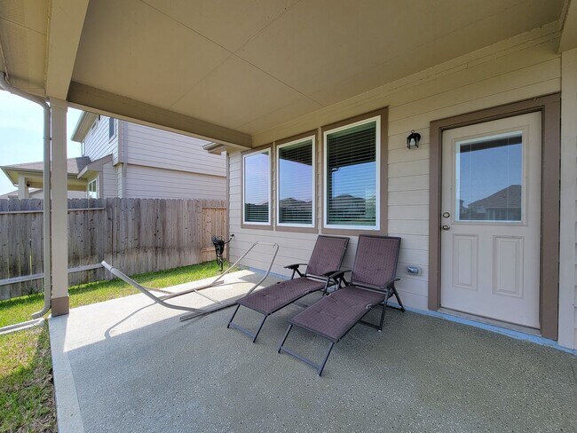 Building Photo - THIS THREE BED, FOUR BATH, CANAL FRONT HOM...