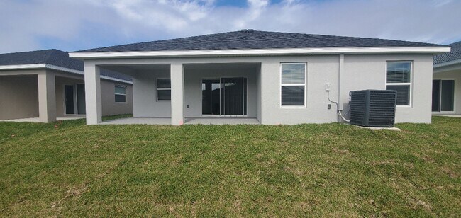 Building Photo - 4-Bedroom, 2-Bathroom in Villamar Winter Haven