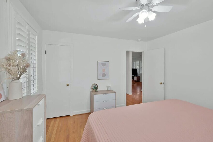 Building Photo - 6231 Henry Ford Dr