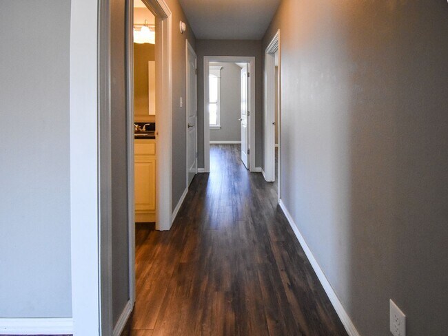 Building Photo - Stunning 3 bedroom, 2 bathroom Home available in Prairie Grove!