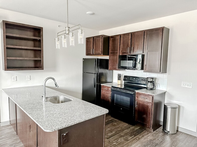 Building Photo - 111 E 4th St