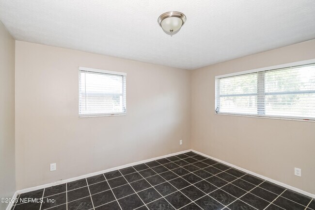 Building Photo - 6430 Lucente Dr