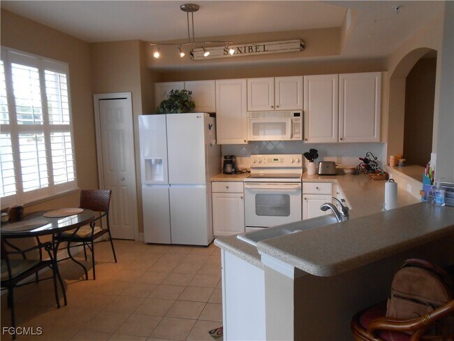 Building Photo - 10720 Ravenna Way