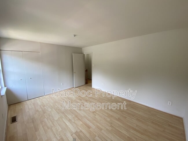 Building Photo - 200 Brighton Sq