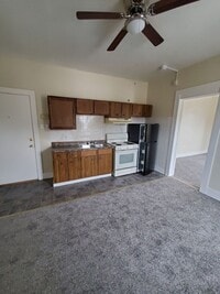 Building Photo - 19 E State St. 10 Unit