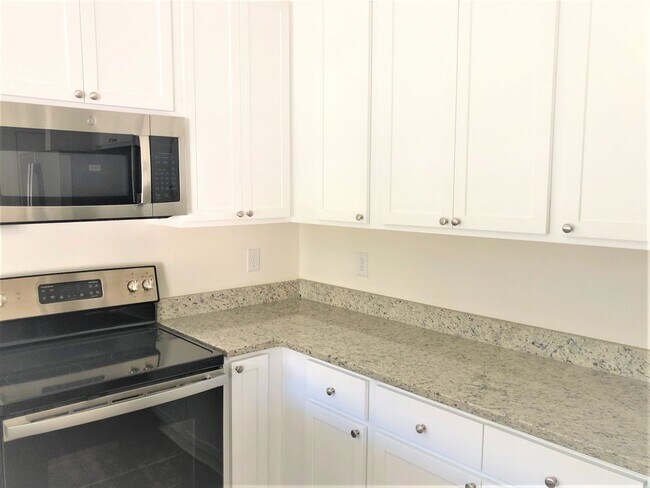 Building Photo - 2/2 Dolphin Villas Condo, Gulf Shores!