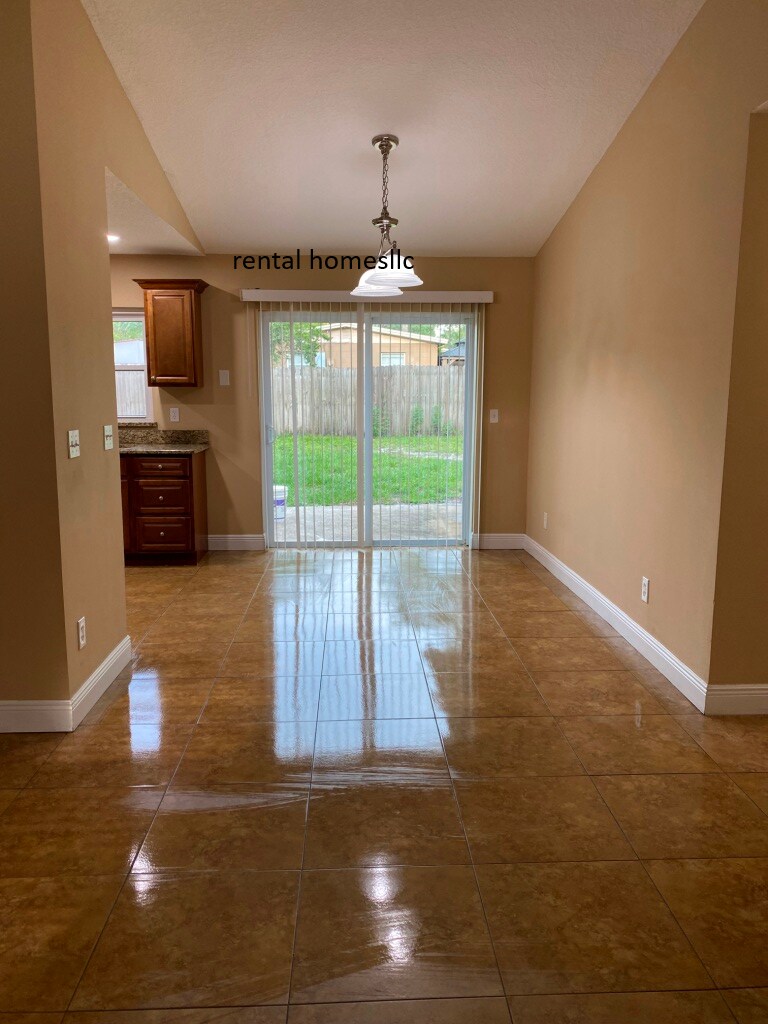 Building Photo - 141 Clyde Ave