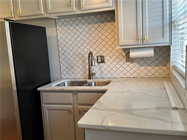 Building Photo - 1511 Stone Gate Ln SE