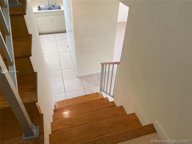 Building Photo - 17170 SW 94th Ave