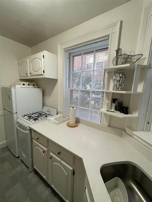 Building Photo - 77 Martin St