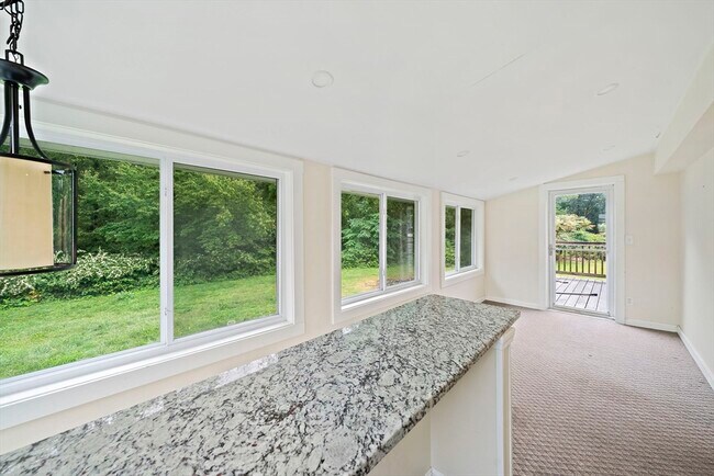 Building Photo - 334 N Main St