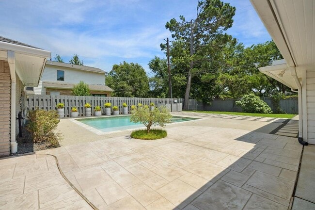 Building Photo - 1614 Droxford Dr
