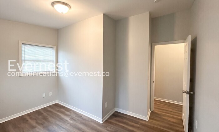 Building Photo - 3024 Pasadena Dr