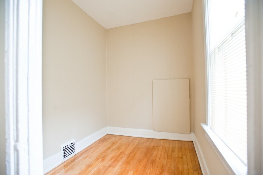 Building Photo - 3221 N Newhall St
