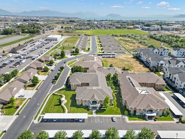 Building Photo - Charming 55+ Condo with Indoor Pool & Mountain Views in American Fork