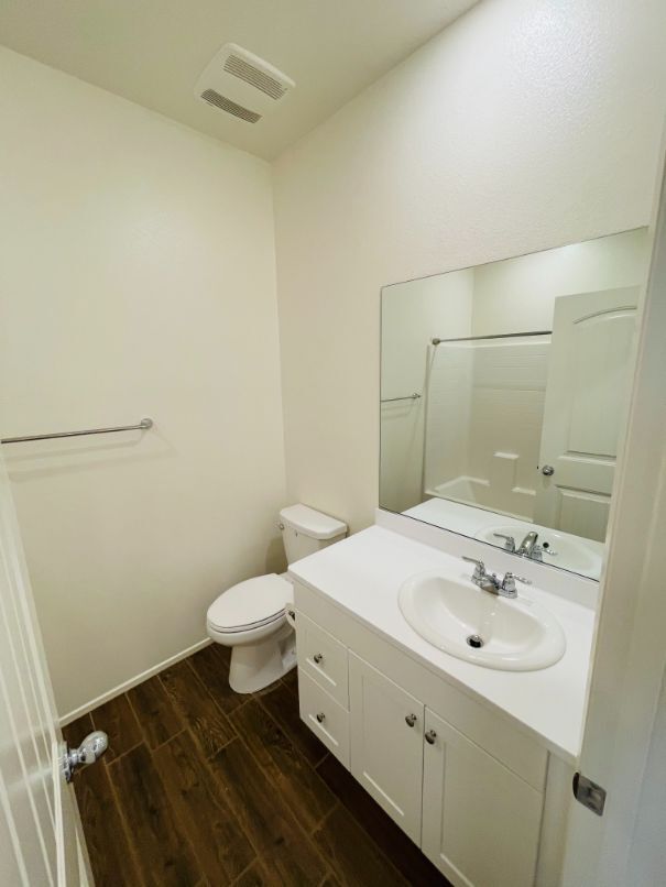 Building Photo - 30316 Town Square Dr
