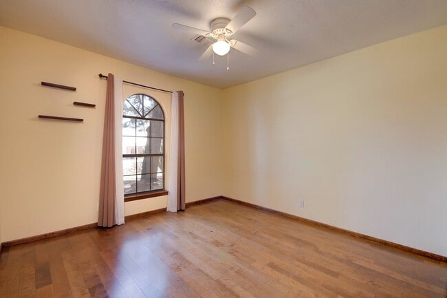 Building Photo - Amazing 3 Bedroom in the Academy Neighborhood