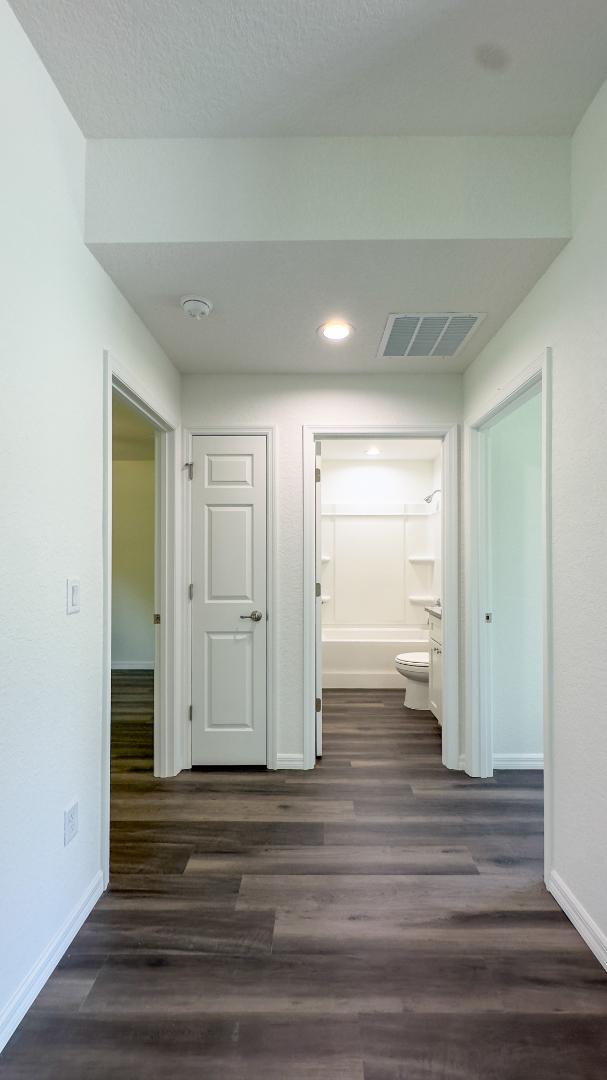 Building Photo - 40 Maple Ln