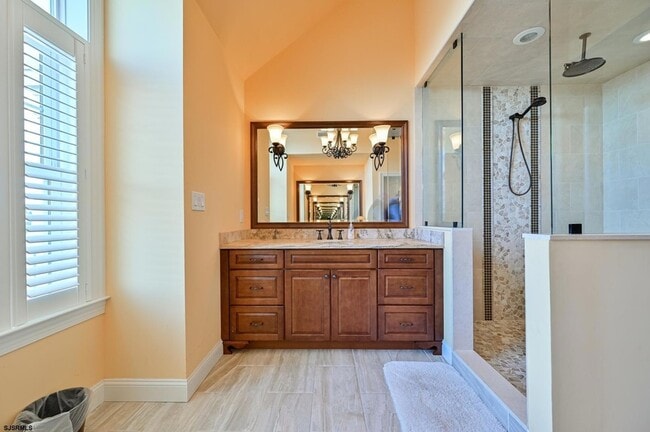 Building Photo - 400 17th St S