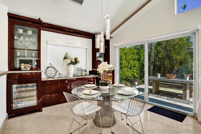 Building Photo - 1212 Hillsboro Mile