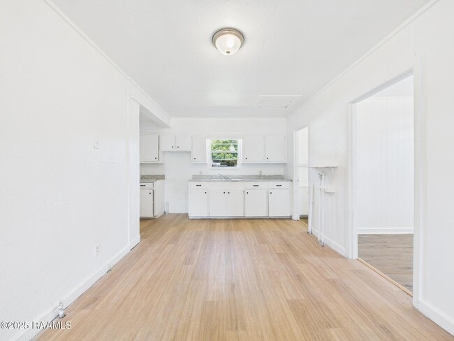 Building Photo - 711 E Lessley St