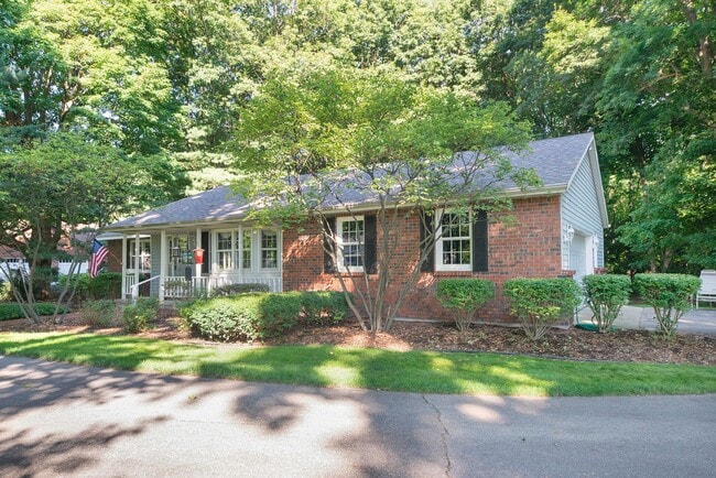 Building Photo - Beautiful 3BD/2.5BA Ranch in Park-like Set...