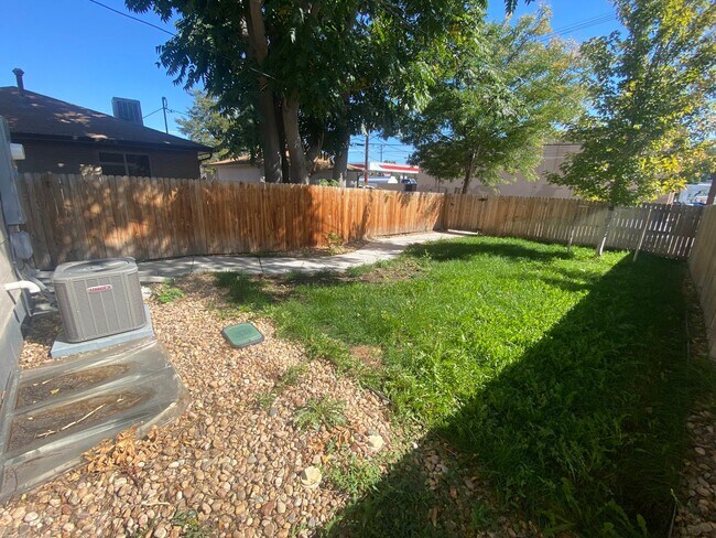 Building Photo - Spacious Englewood Home