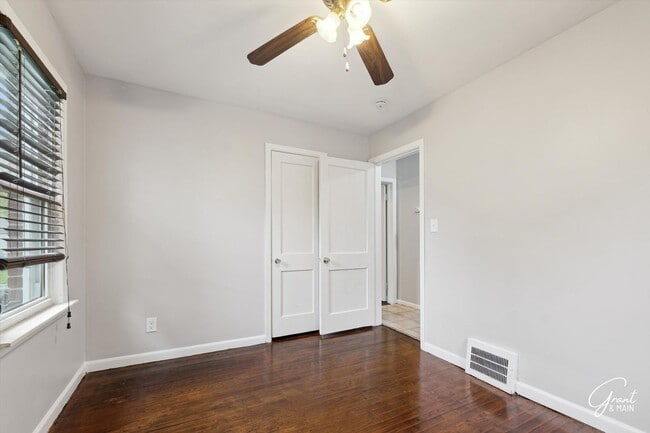 Building Photo - $1300 3 bedroom bungalow